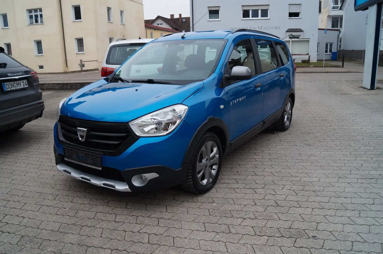 Dacia Lodgy TCe 115 Stepway Celebration,NAVI,KLIMA,AHK Bleu - 2