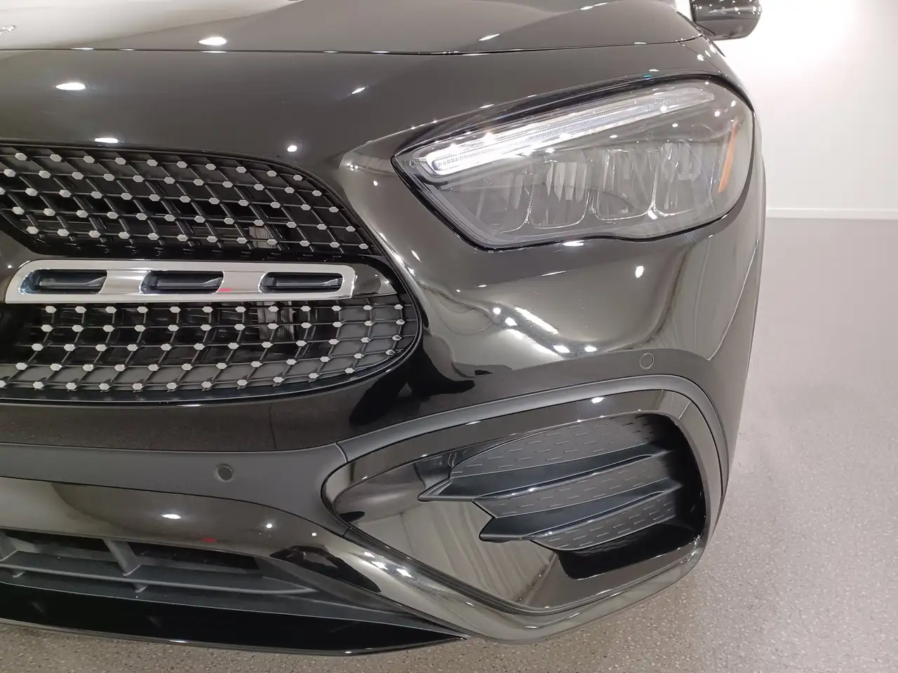 Mercedes-Benz GLA снимка Mercedes-Benz GLA