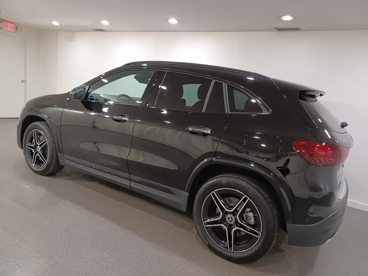 Mercedes-Benz GLA снимка Mercedes-Benz GLA