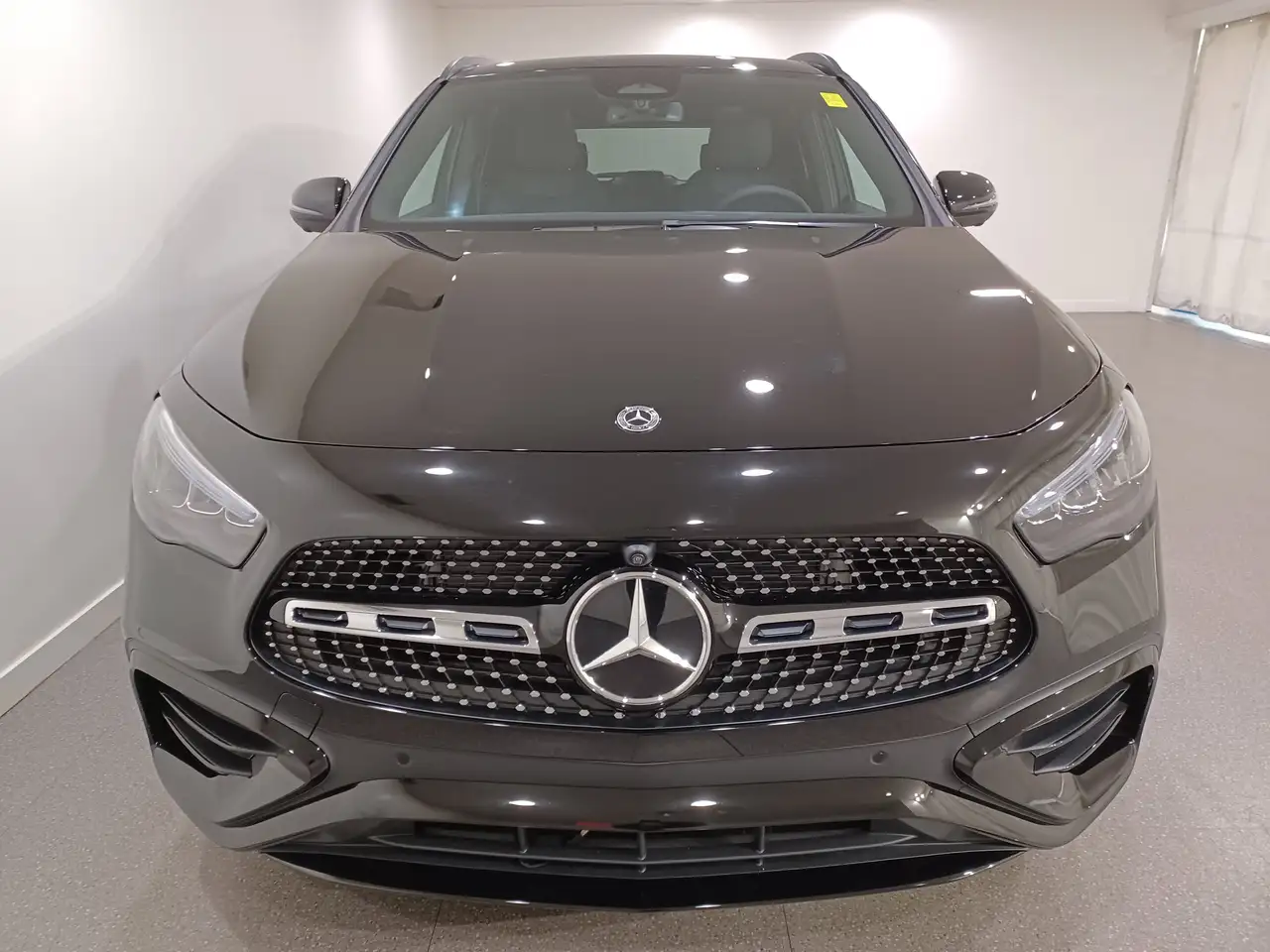 Mercedes-Benz GLA снимка Mercedes-Benz GLA