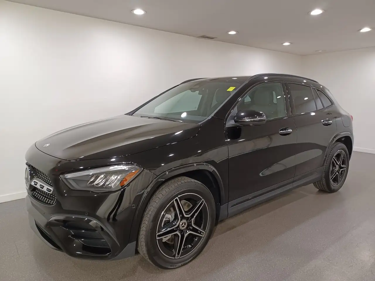 Mercedes-Benz GLA снимка Mercedes-Benz GLA