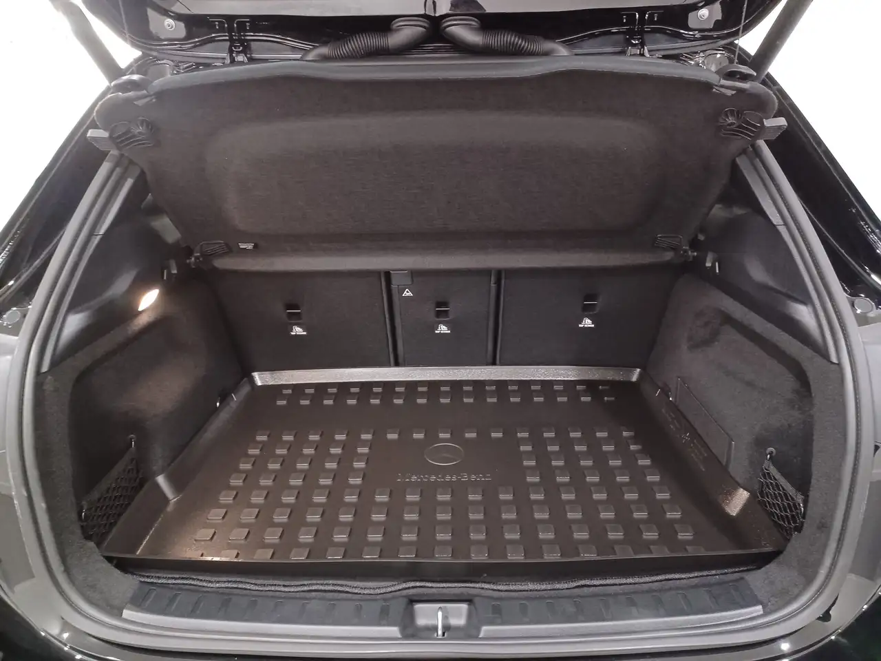Mercedes-Benz GLA снимка Mercedes-Benz GLA
