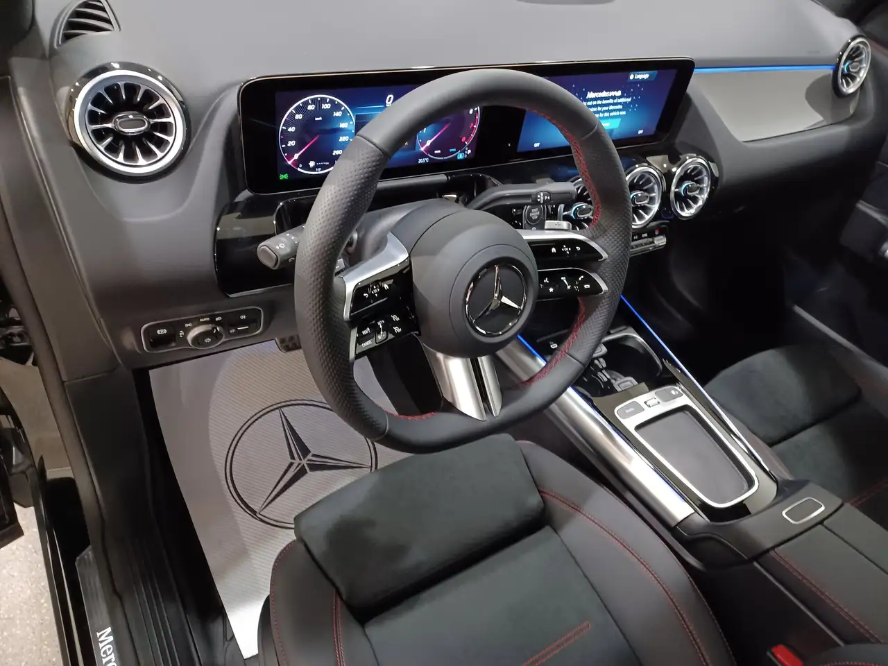 Mercedes-Benz GLA снимка Mercedes-Benz GLA