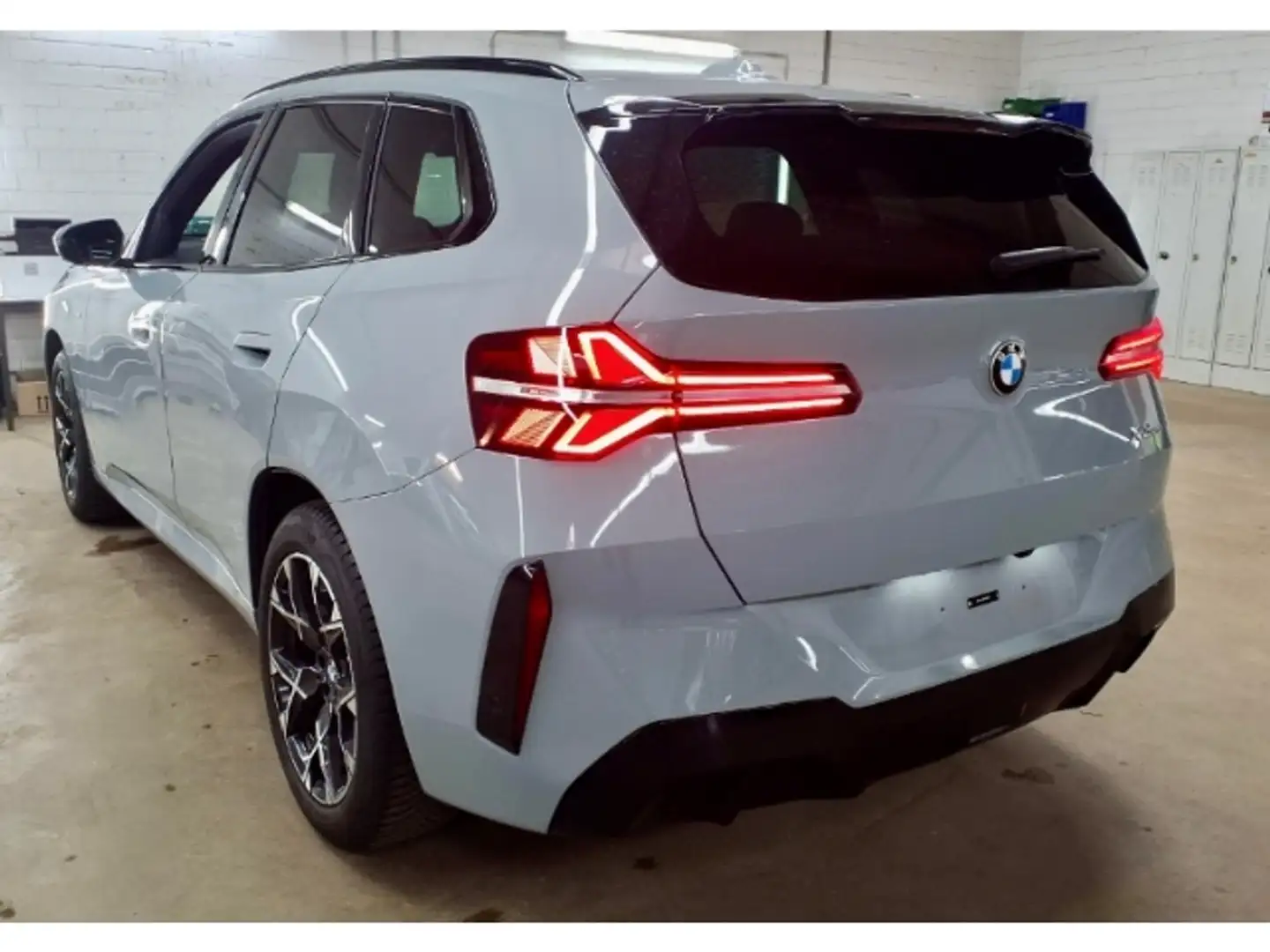 BMW X3 20 xDrive M Sport AHK H/K Premium+Comf. Memory PA+ Grau - 2