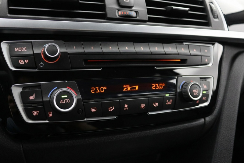 BMW 318 3-serie 318i Touring Sportline Pano | Trekhaak | S — photo 16