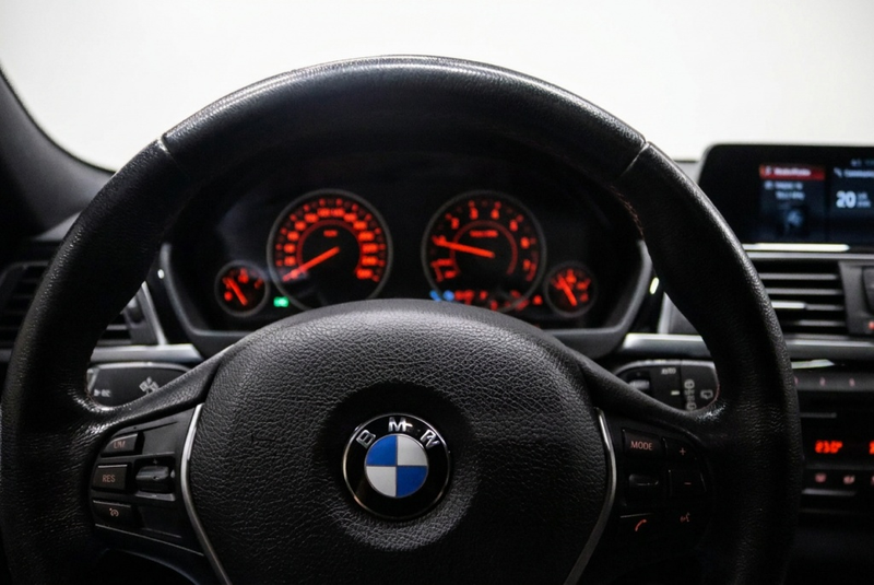 BMW 318 3-serie 318i Touring Sportline Pano | Trekhaak | S — photo 13