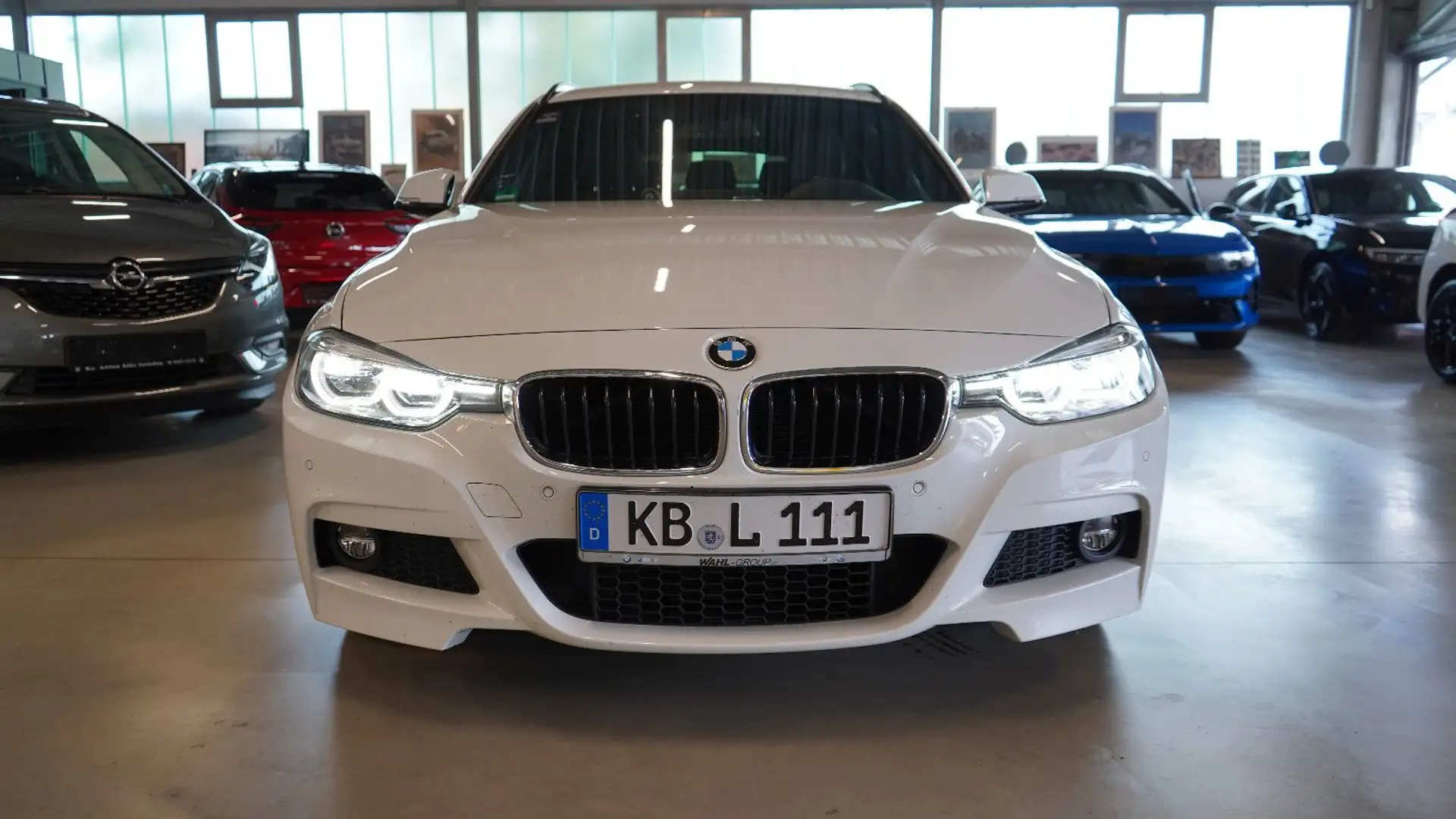 BMW 340 i M  Touring Sport Shadow - BMW Leistung/19" Weiß - 2