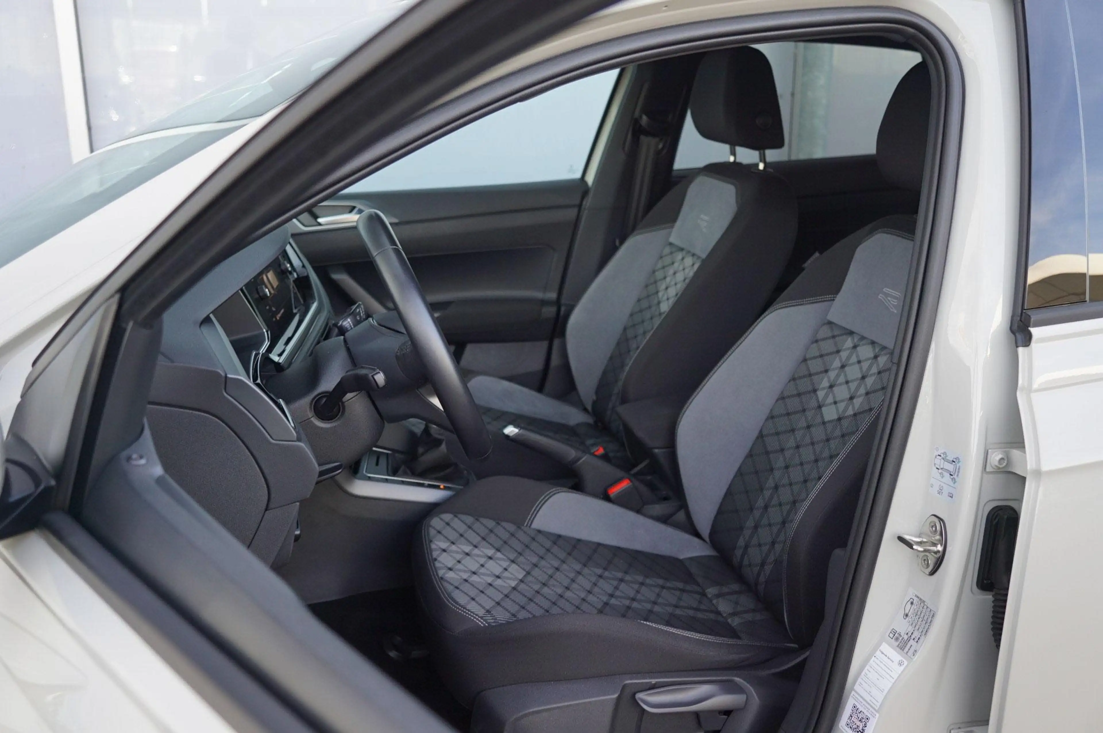 Volkswagen Taigo 1.0 TSI 115pk R-Line Business | Dodehoek Detectie — photo 4