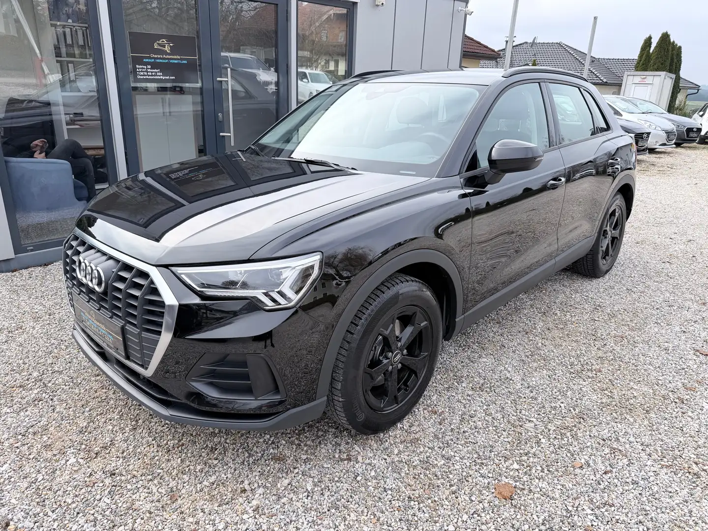 Audi Q3 35 TFSI basis Schwarz - 1