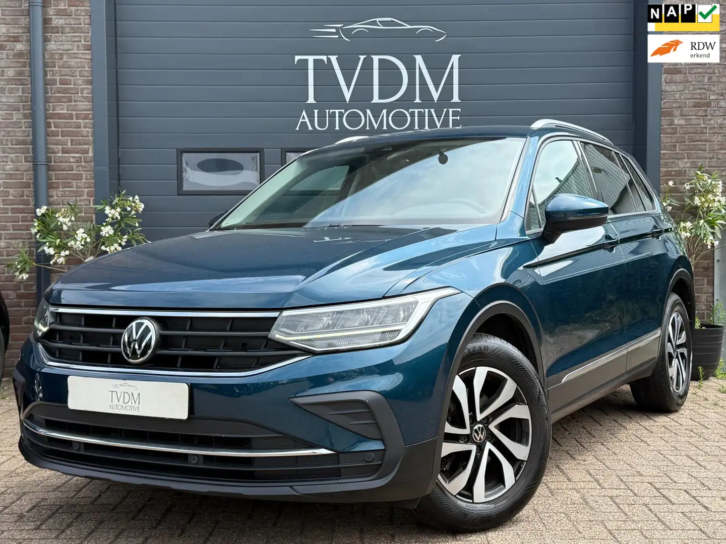 Volkswagen Tiguan 1.5 TSI Life Active|NAVI|CAMERA|CARPLAY|KEYLES Blau - 1