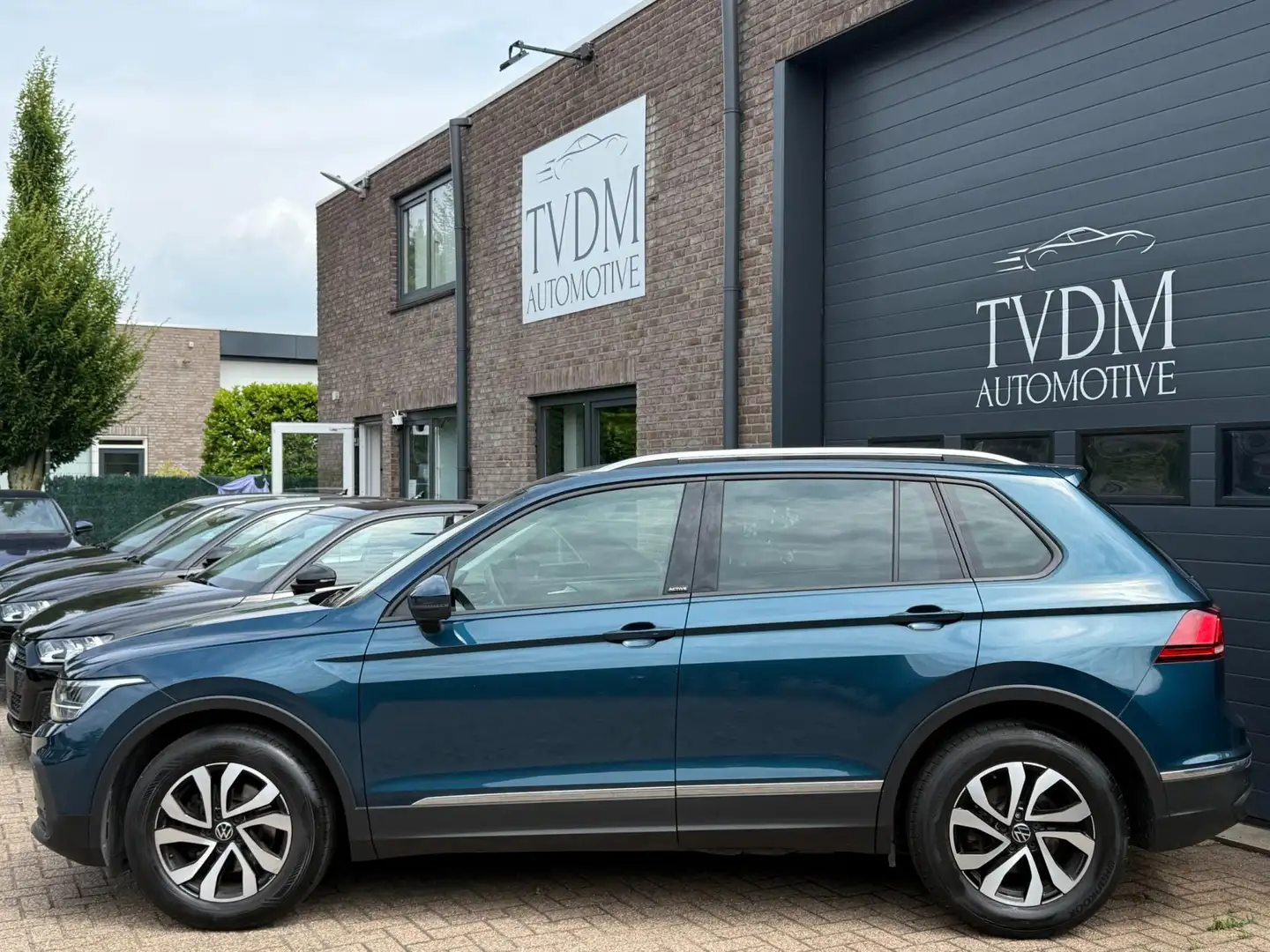 Volkswagen Tiguan 1.5 TSI Life Active|NAVI|CAMERA|CARPLAY|KEYLES Blau - 2