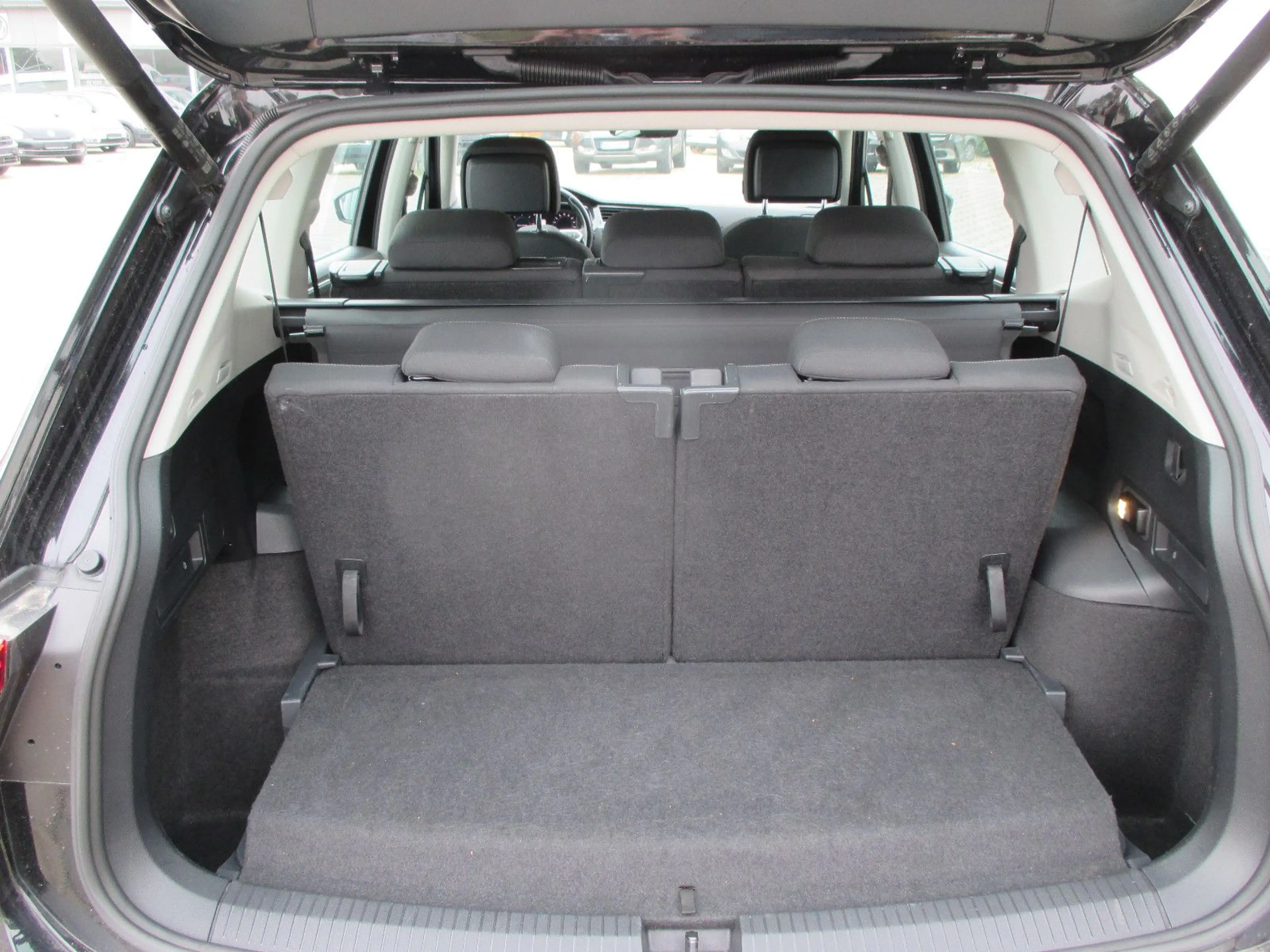 Volkswagen Tiguan Allspace Tiguan 2.0 TDI Allspace Eleg. 4Motion, 7 Sitzer — photo 9