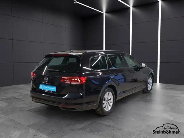 Volkswagen Passat view 8