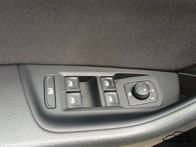 Volkswagen Passat view 17