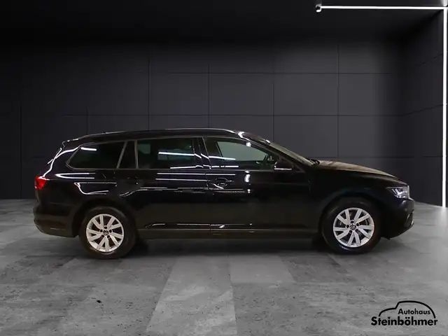 Volkswagen Passat view 9