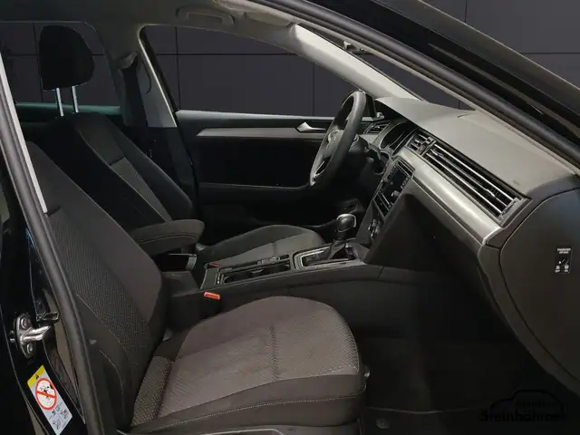 Volkswagen Passat view 14