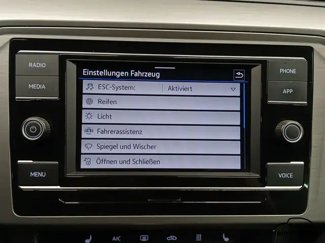 Volkswagen Passat view 23