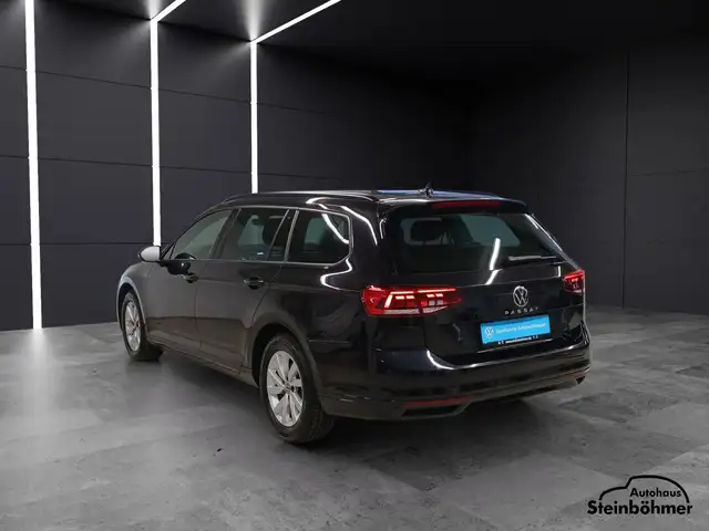 Volkswagen Passat view 4