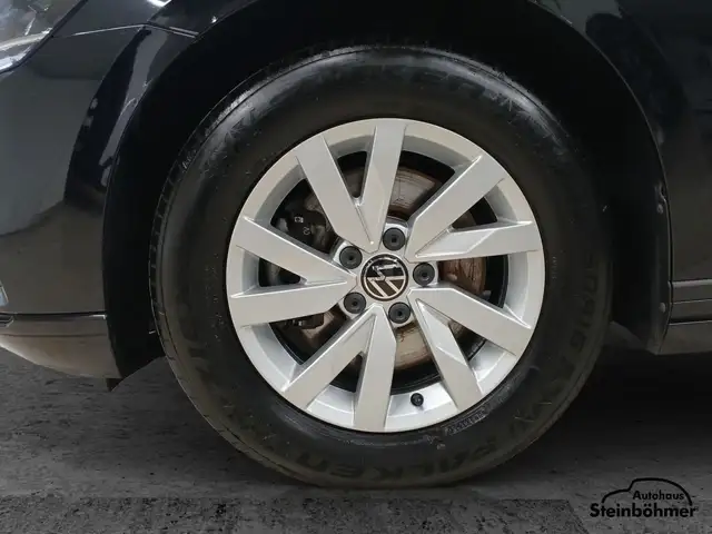Volkswagen Passat view 13