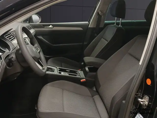 Volkswagen Passat view 16