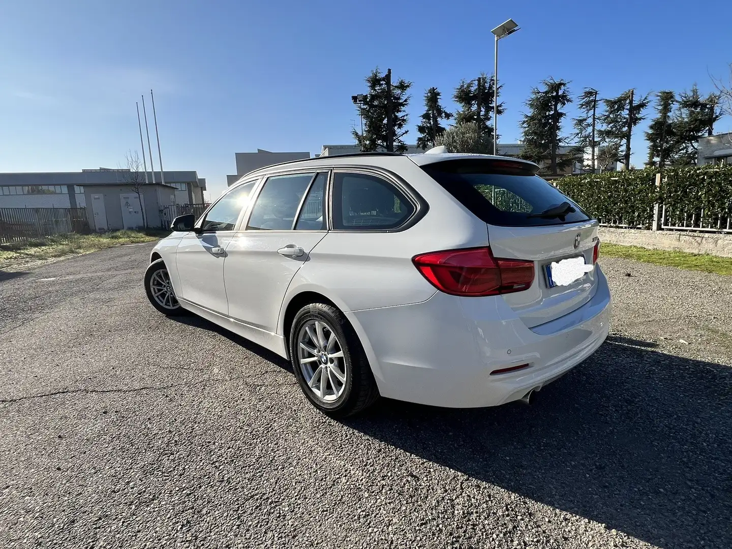 BMW 318 BMW Serie 3 318d XDRIVE Touring Bianco - 2