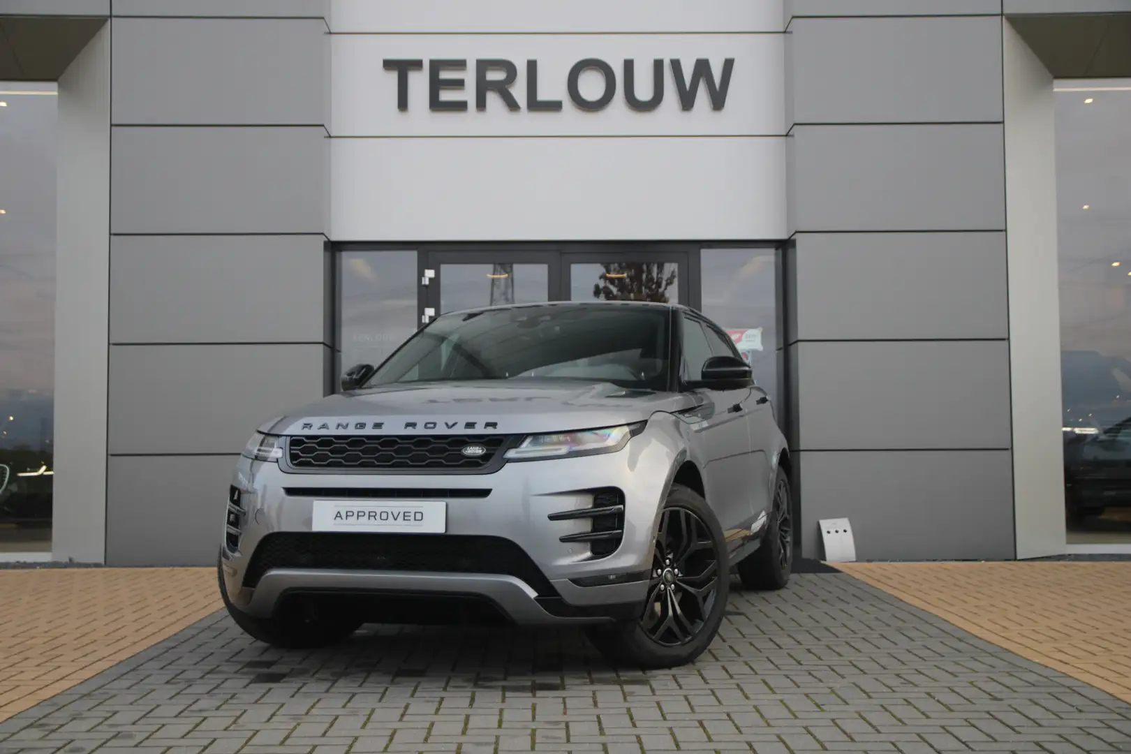 Land Rover Range Rover Evoque 2.0 P200 AWD R-Dynamic S Grijs - 1