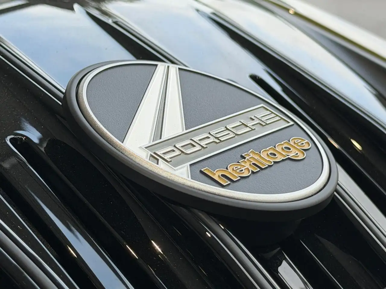 Porsche 992 911 992.2 Carrera GTS Cabrio Spirit 70/grü-sw/21 11