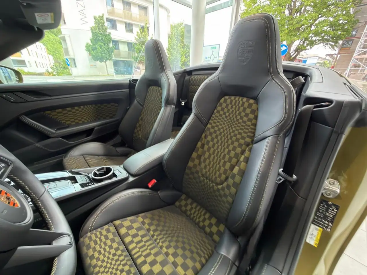 Porsche 992 911 992.2 Carrera GTS Cabrio Spirit 70/grü-sw/21 16