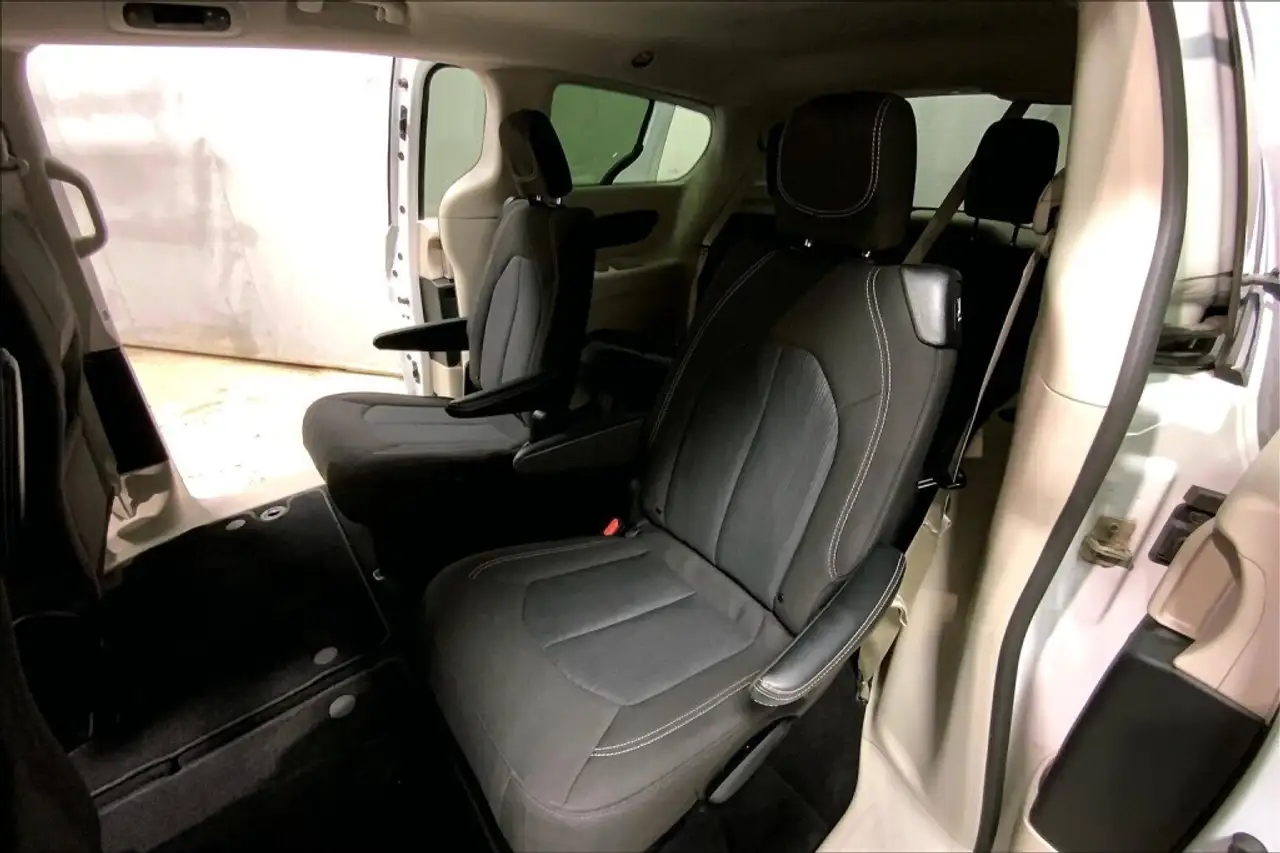 Chrysler Grand Caravan снимка Chrysler Grand Caravan