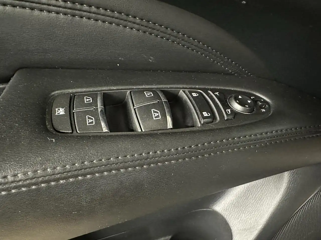 Infiniti QX60 снимка Infiniti QX60