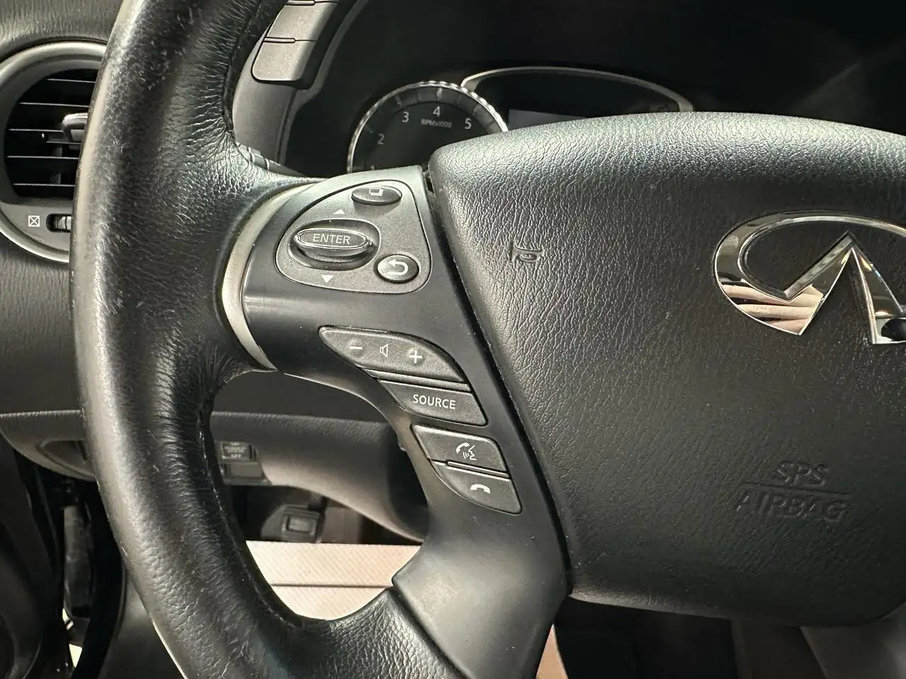Infiniti QX60 снимка Infiniti QX60