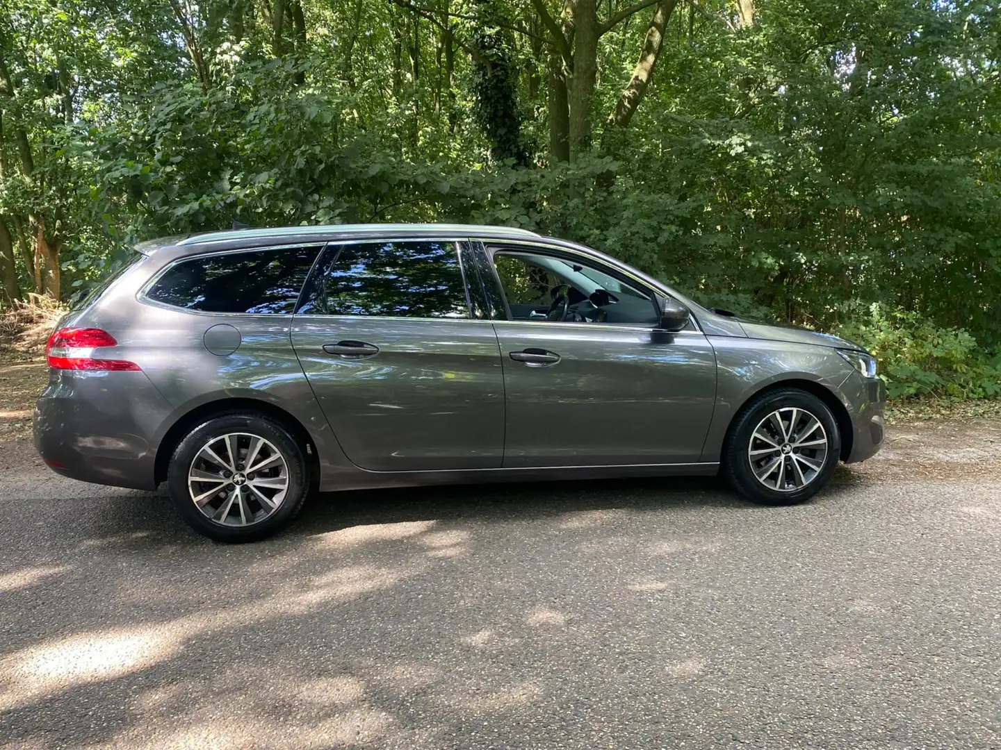 Peugeot 308 SW 1.2 PureTech Allure Grijs - 2