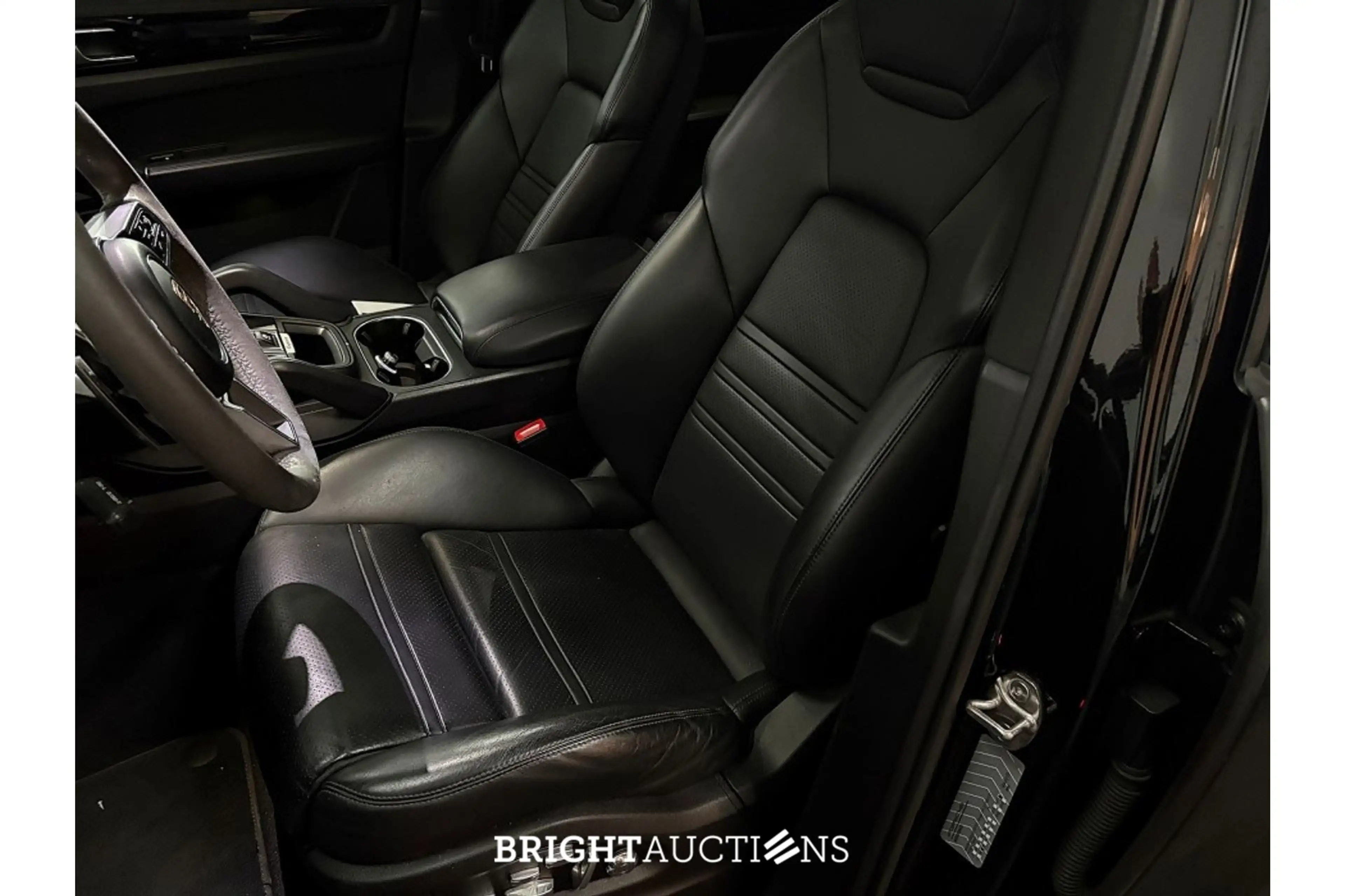 Porsche Cayenne 3.0 E-Hybrid — photo 11