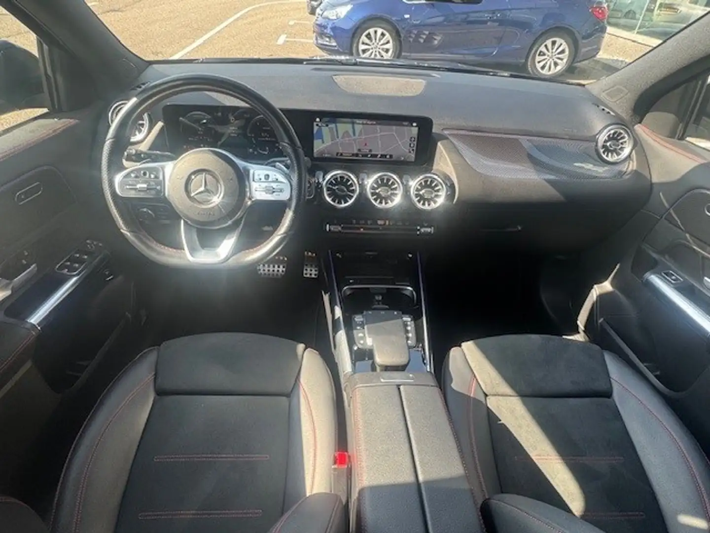 Mercedes-Benz GLA 180 AMG Line l Trekhaak l MBUX l Camera l Sfeerverlich Noir - 2