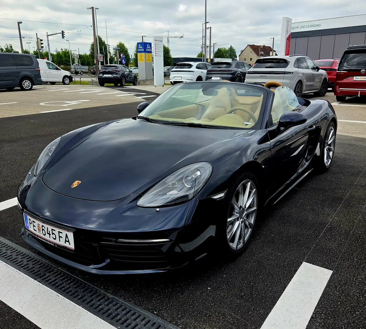 Porsche Boxster 718 Cabrio PDK Approved 300 PS 19" Navi Blau - 1