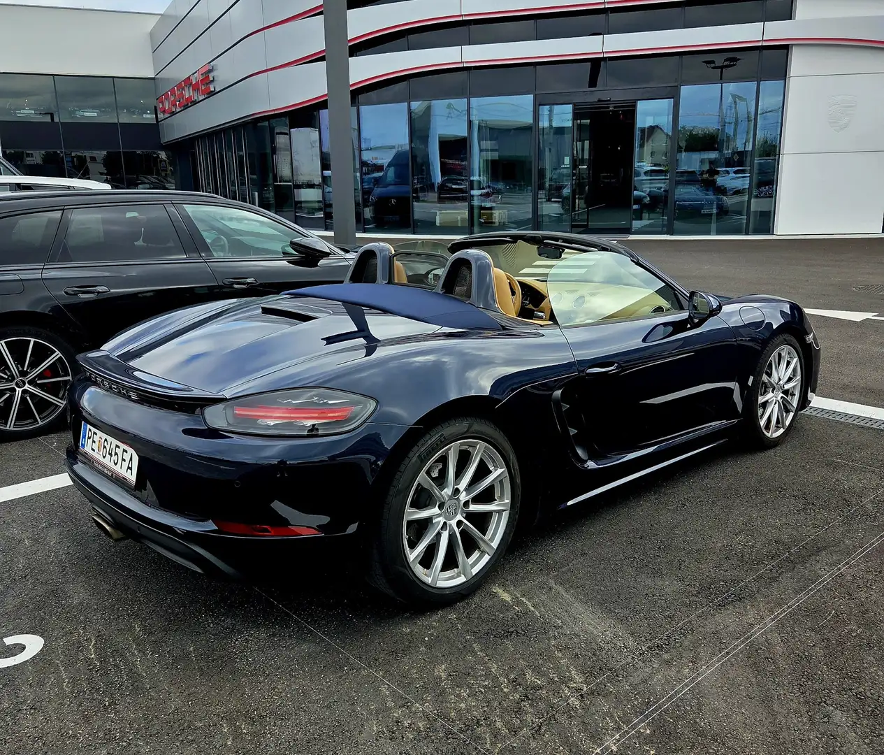 Porsche Boxster 718 Cabrio PDK Approved 300 PS 19" Navi Blau - 2