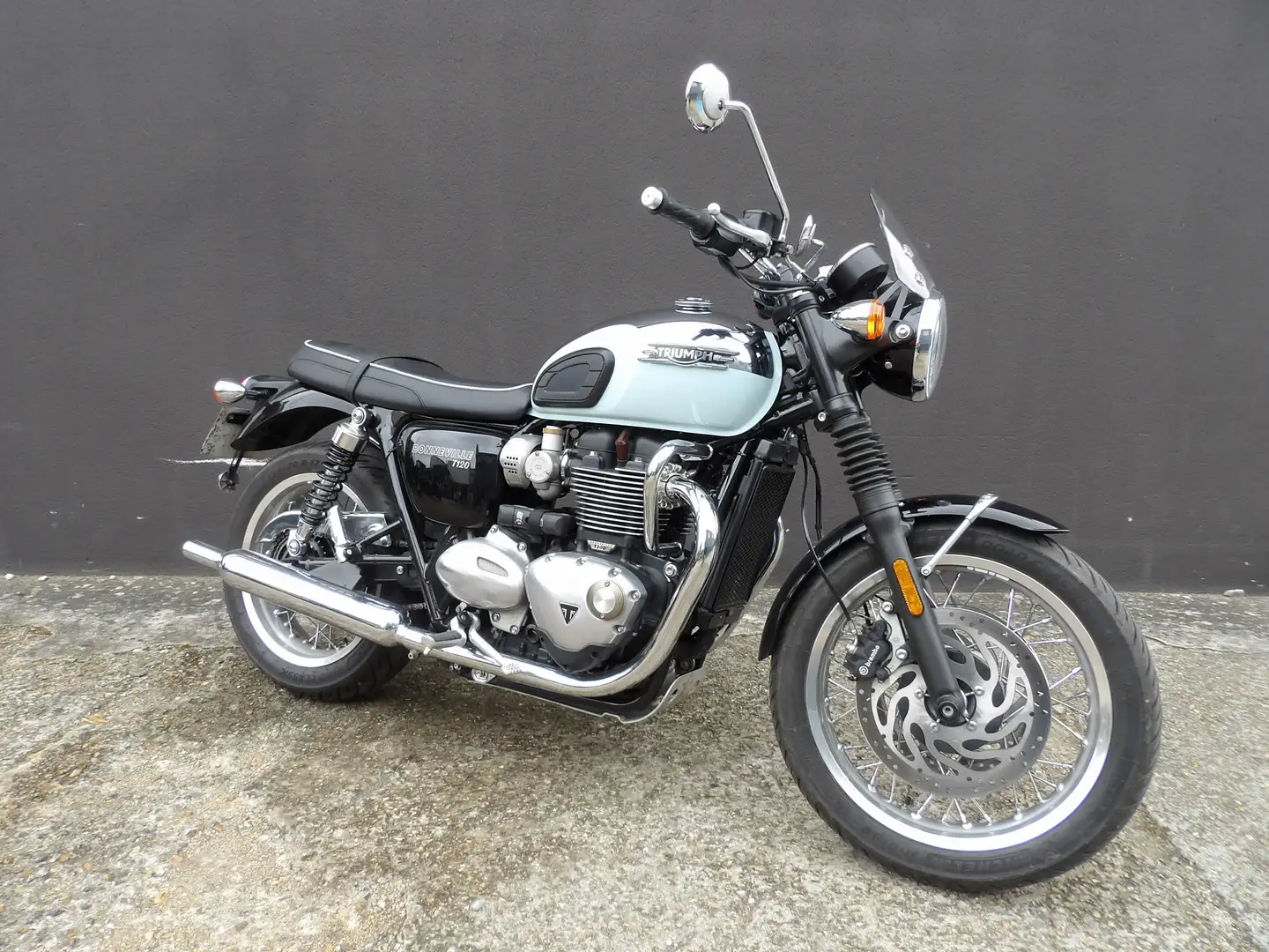 Triumph Bonneville T120 Gris - 2