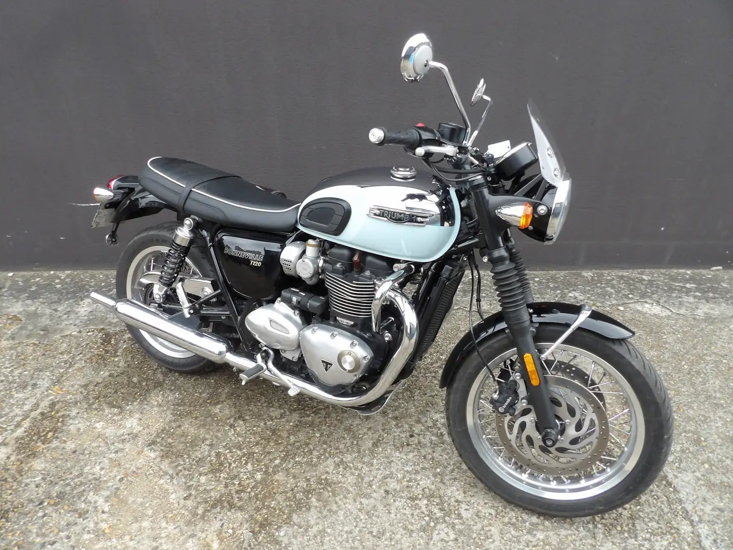 Triumph Bonneville T120 Gris - 1