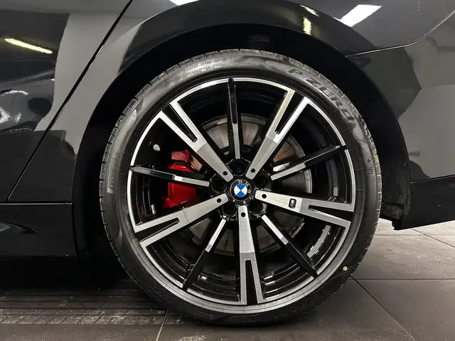 BMW 5 Series view 6