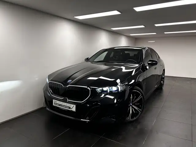 BMW 5 Series view 7