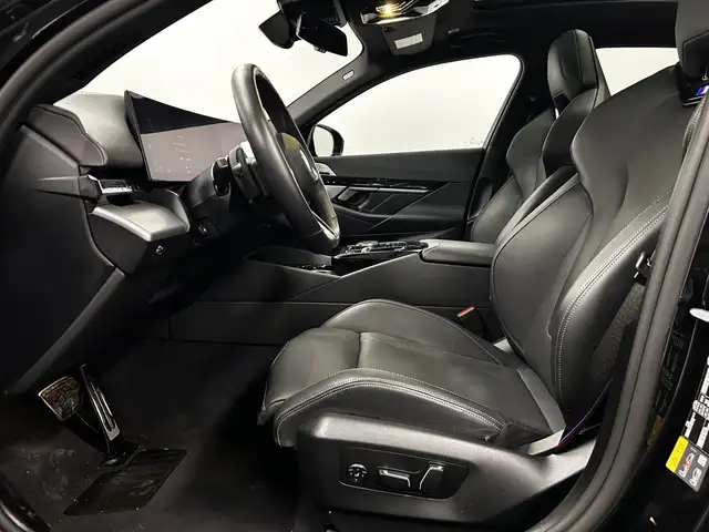 BMW 5 Series view 4