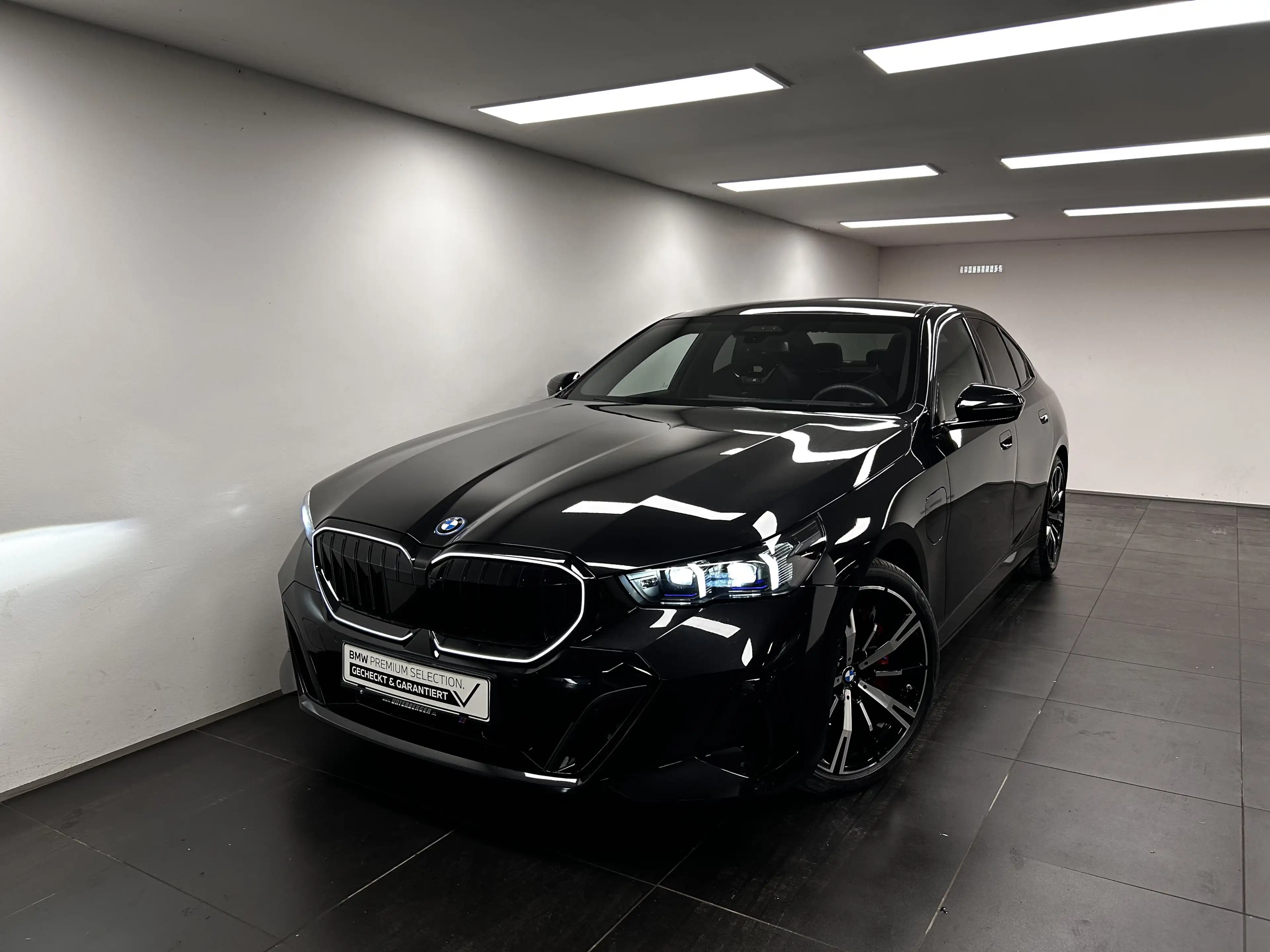 BMW 550 e xDrive Limousine — photo 7