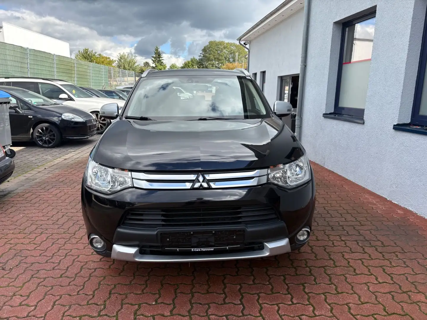 Mitsubishi Outlander Diamant Edition 4WD Schwarz - 2
