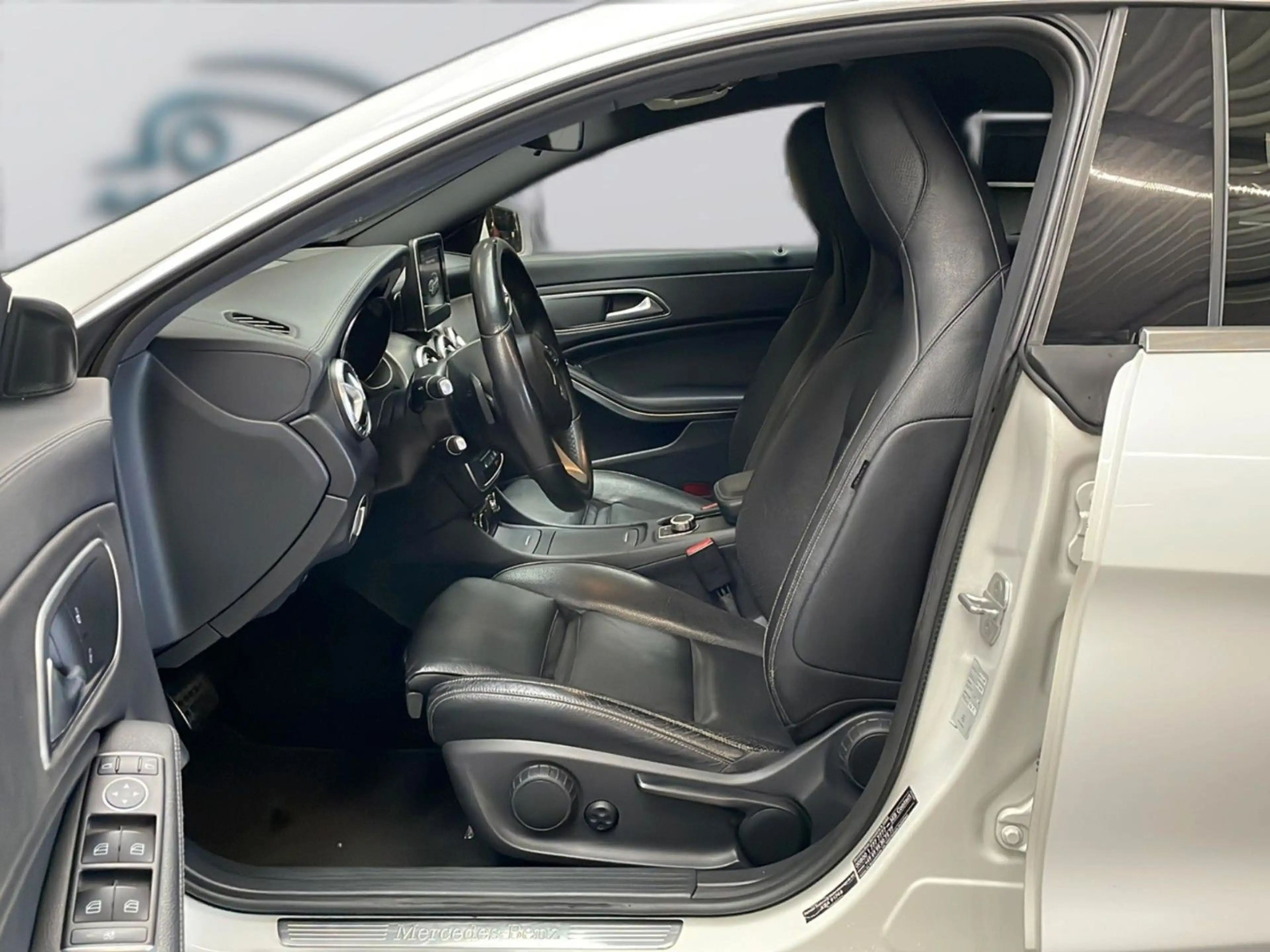 Mercedes-Benz CLA 220 CLA 220d Bi-Xenon/Leder/SHZ/PDC/Elektr.Heck/TEMP — photo 8