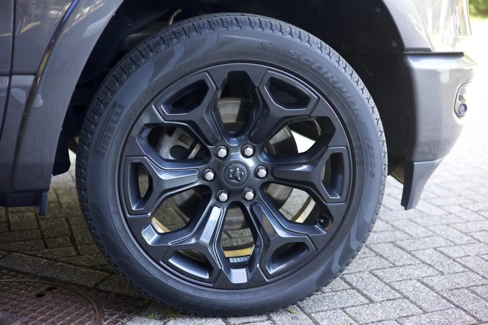 Dodge RAM 1500 5.7 V8 4x4 Crew Cab Limited Grijs - 2