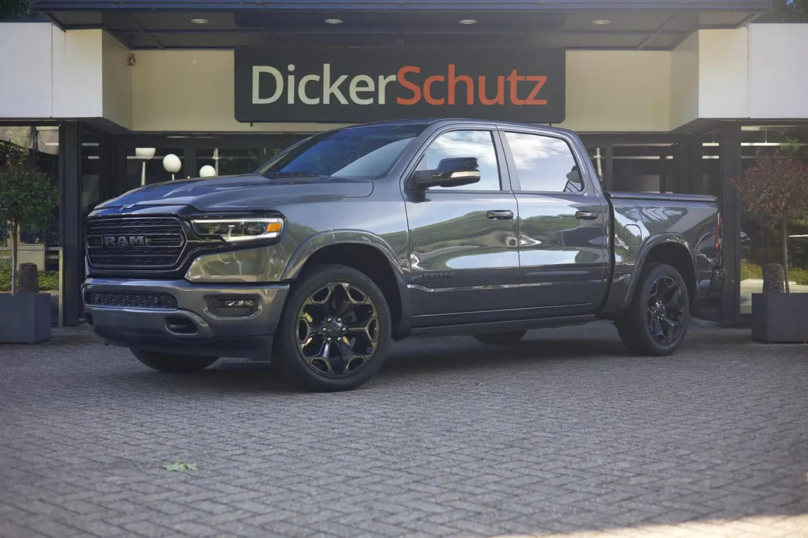 Dodge RAM 1500 5.7 V8 4x4 Crew Cab Limited Grijs - 1