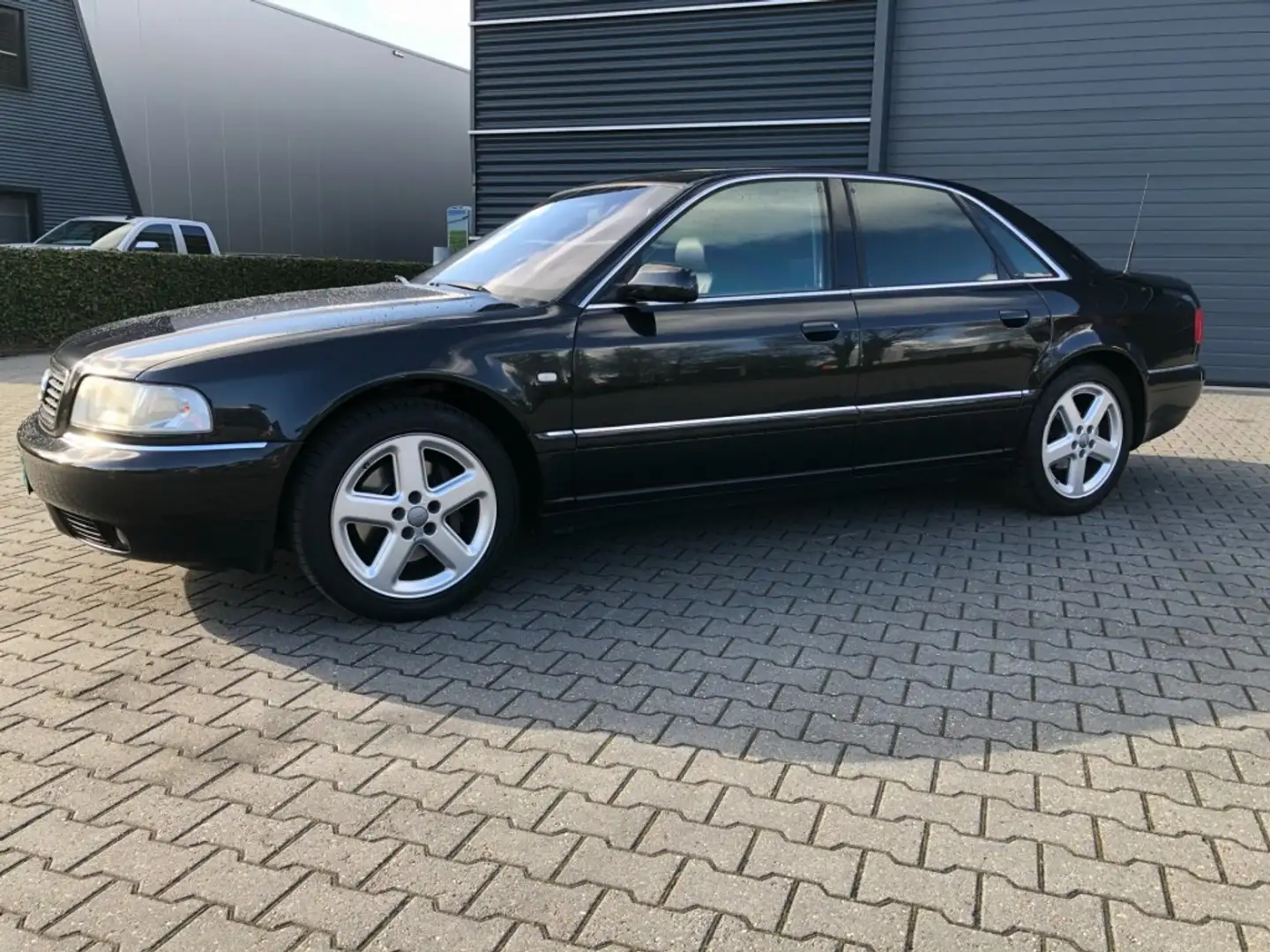 Audi A8 4.2 V8 Quattro Zwart - 2