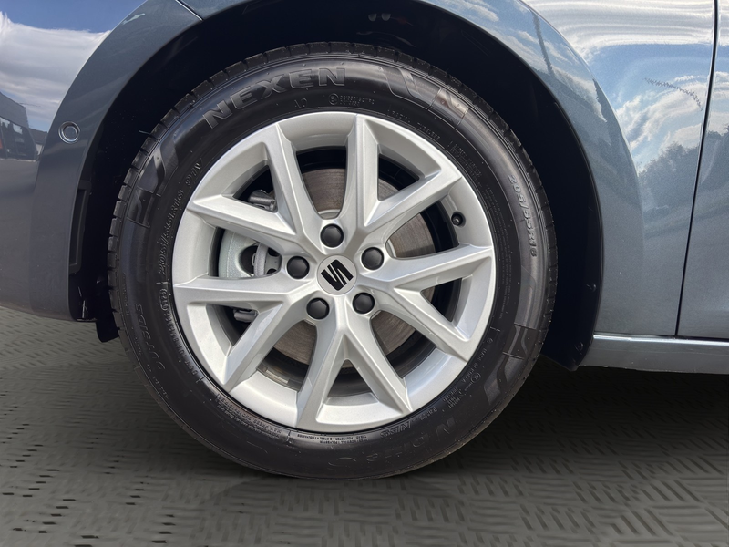 SEAT Leon Sportstourer 2.0 TDI DSG FR AHK+Navi+Kamera — photo 6