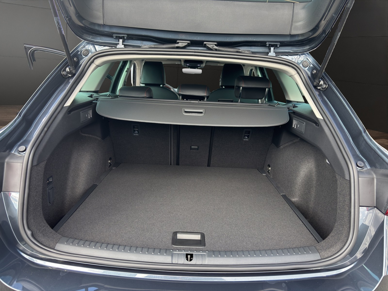 SEAT Leon Sportstourer 2.0 TDI DSG FR AHK+Navi+Kamera — photo 14