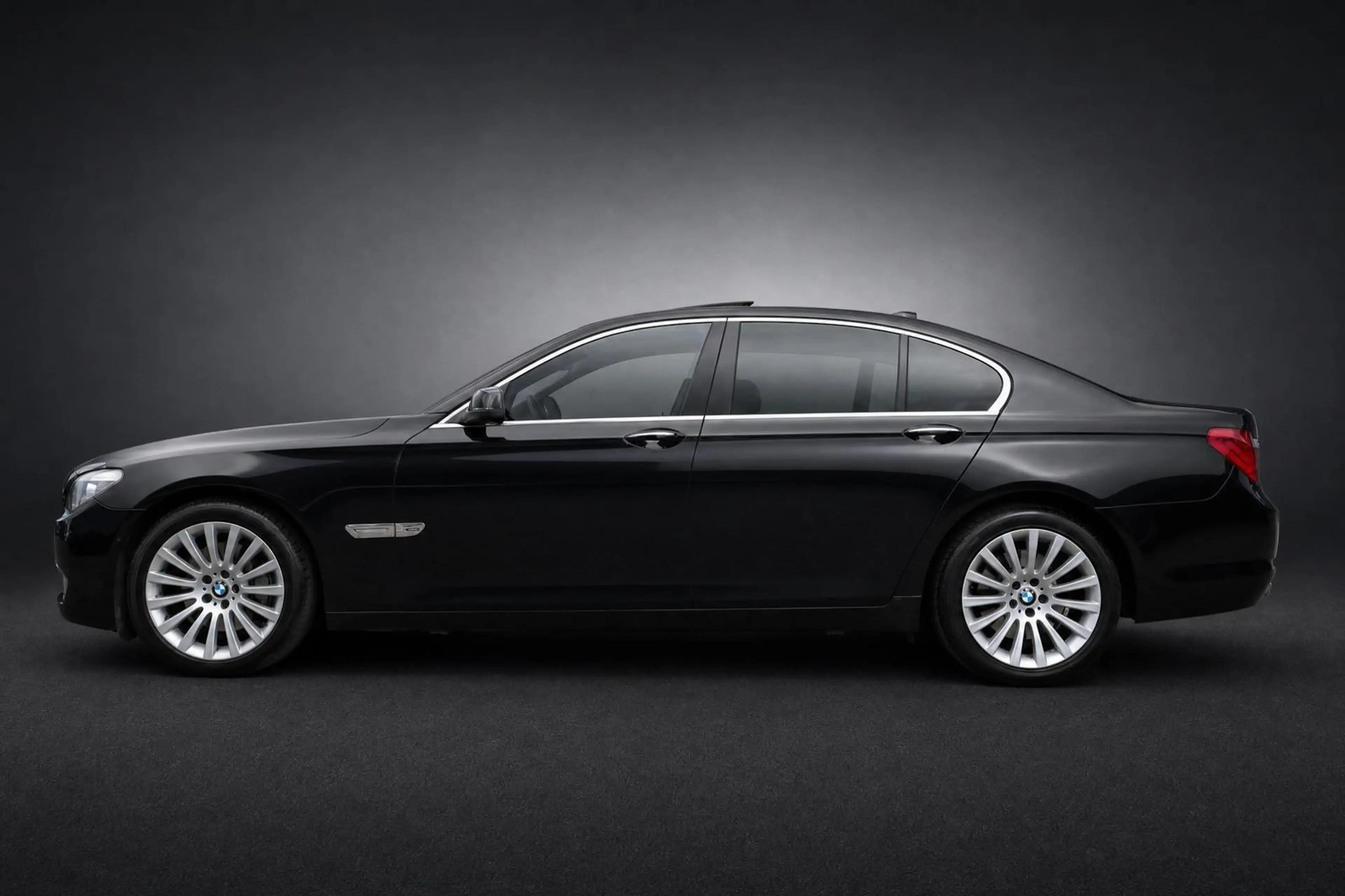 BMW 740 d xDrive GLASDACH*ACC*HUD*STDH*KAM*SPUR*VOLL — photo 4